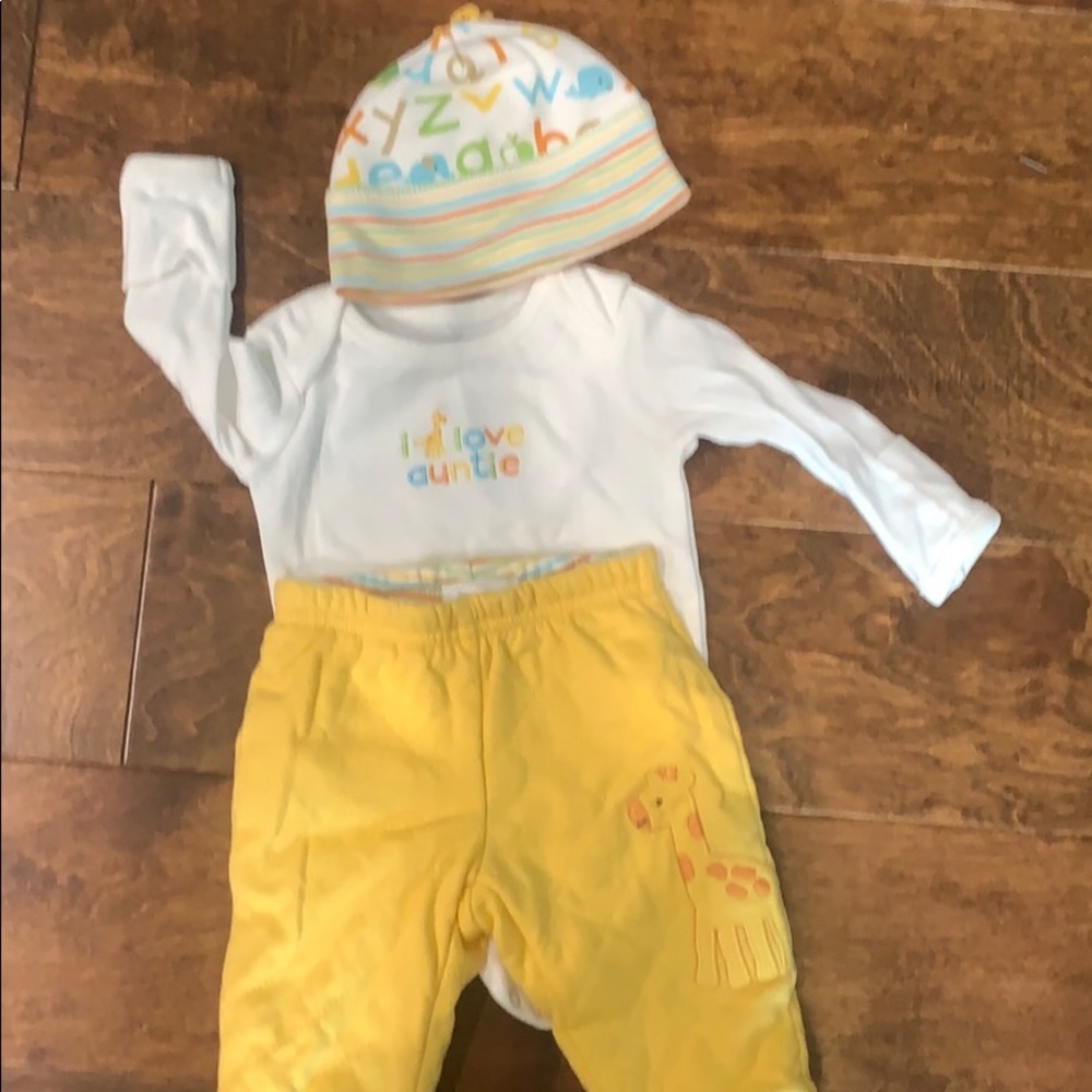 Gymboree- 5-9 lbs I love my auntie outfit